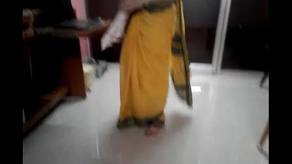 Kuumia Desi tamil Married aunty exposing navel in saree with audio hienoja elokuvia