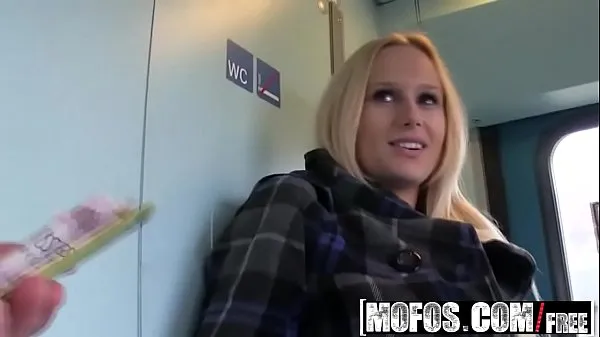 Mofos - Public Pick Ups - Follada en el baño del tren protagonizada por Angel Wicky buenas películas calientes