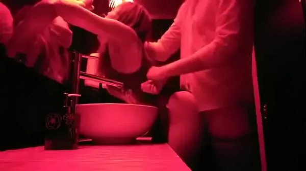 Film caldi video porno nella stanza degli uomini nel club belli