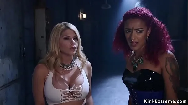 La amante de ébano Daisy Ducati con la esclava lesbiana Carissa Montgomery viendo a Arabelle Raphael fisting anal buenas películas calientes