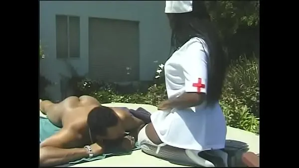 Kuumia Busty nubian nurse in white stocking and shoes tends to her work hienoja elokuvia