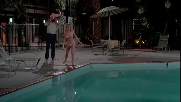 Καυτές Beverly D'Angelo naked at the swimming pool in 'National Lampoon's Vacation' (1983 καλές ταινίες