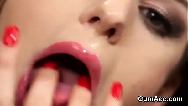 Populárne Wicked hottie gets cum shot on her face swallowing all the juice skvelé filmy