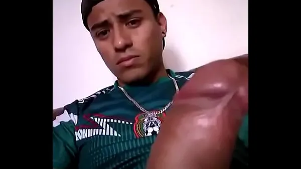 인기 Mexican boy masturbates on his couch 고급 영화