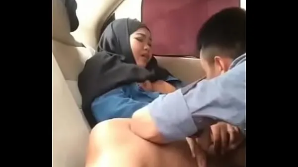 Hotte Hijab girl in car with boyfriend fine filmer
