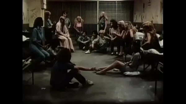 ภาพยนตร์ยอดนิยม Chained Heat (alternate title: Das Frauenlager in West Germany) is a 1983 American-German exploitation film in the women-in-prison genre เรื่อง