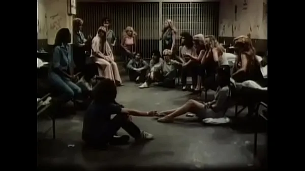 Filmes Chained Heat (título alternativo: Das Frauenlager na Alemanha Ocidental) é um filme de exploração alemão-americano de 1983 no gênero mulheres na prisão excelentes