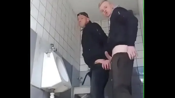 2 gays locos follan en el baño de la escuela buenas películas calientes