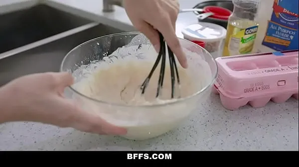 Heiße Schütteln und backen teilen sich nach dem Kochen einen großen Schwanzgute Filme