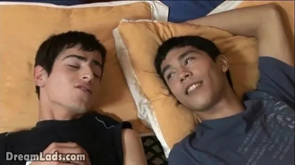 Twinks latinos calientes prefieren follar loco a pelear buenas películas calientes