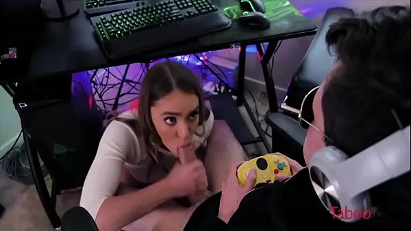 Heiße Multitasking-Gamer Stepbro fickt und spielt - Kenzie Madisongute Filme