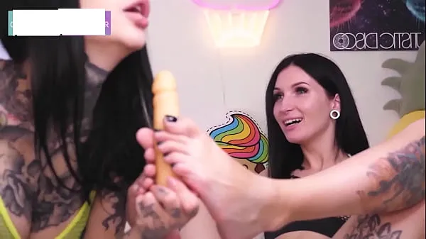 Film caldi lesbiche scopano con doppio dildo pompino sexy footjob belli