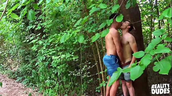 Hotte Jun) Stumble Upon A Horny (Leonel) In The Woods Fucks Him Instead - Reality Dudes fine filmer