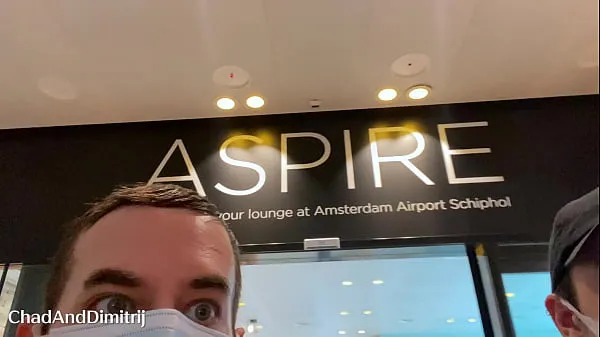 Filmes Boquete pública arriscada nos banheiros do Aeroporto Schiphol de Amsterdã com tratamento facial excelentes