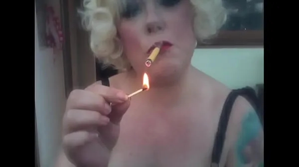 Film caldi A Blonde Retro Mistress Smoking A Yellow Sobranie Cigarette With Match Light Up belli