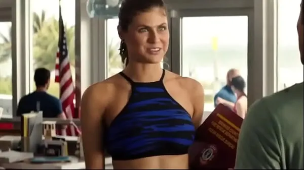 ภาพยนตร์ยอดนิยม Alexandra Daddario (pechos Hot เรื่อง