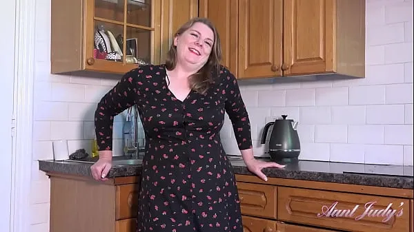 Heiße TanteJudys - Cookin' in the Kitchen mit der 50-jährigen, üppigen BBW Rachelgute Filme