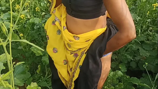 Gorące Mamta went to the mustard field, her husband got a chance to fuck her, clear Hindi voice outdoorwspaniałe filmy