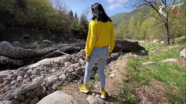 Los turistas decidieron hacer una mamada en la naturaleza - Angelya.G buenas películas calientes