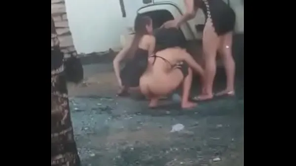 Gostosas fazendo xixi atrás do caminhão, lindas bundas Phim hay hấp dẫn