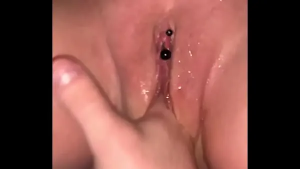 Film caldi Squirt al rallentatore della figa con piercing MILF belli