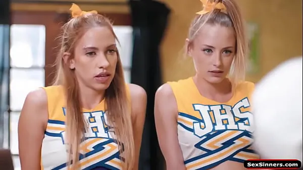 Petite cheerleaders want to settle who will be head coach inspects their asses and rims babes deepthroat cock and get anal fucked أفلام رائعة رائعة