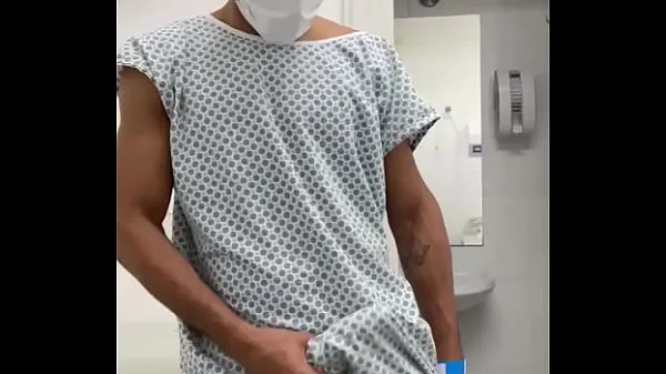 Joven se luce en habitación de hospital buenas películas calientes