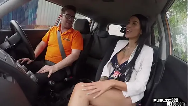 Hotte Busty MILF gets fucked outdoor in car by her driving tutor fine filmer