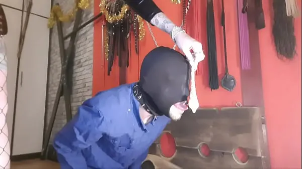 Gorące Sperm games. The dominatrix brings used condoms and pours the contents over her slave's headwspaniałe filmy