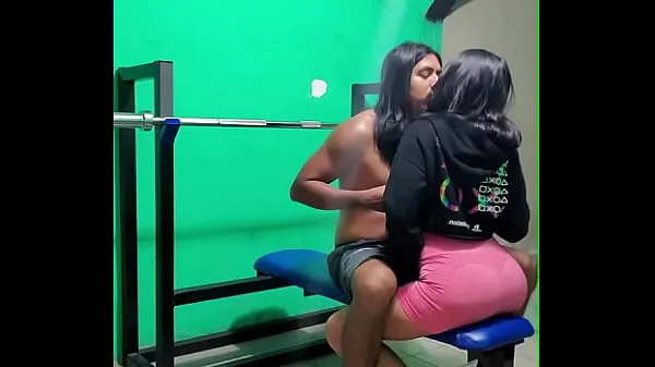 Cogiendo a una chica que le gusta el ejercicio en casa buenas películas calientes