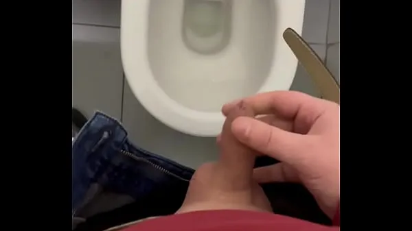 مشہور Close-up of my dick cumming in a public toilet. Arriving at work, I could not rid myself of the thought that I really want to finish and shoot it on video. See what came of it in this video عمدہ فلمیں