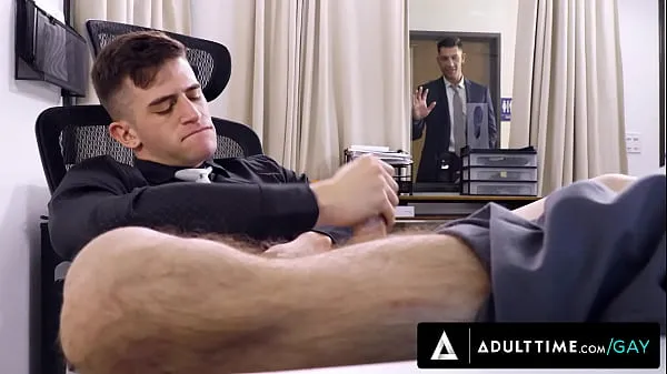 Populárne ADULT TIME - Trevor Brooks' Gay Boss Jordan Starr CAUGHT Him Jerking Off In The Office skvelé filmy