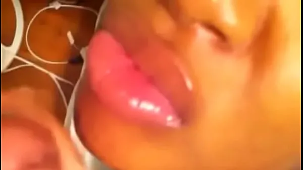 Filmes Pretty chick takes a huge Cumshot to the face excelentes