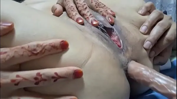 인기 Pakistani husband sucking and play with dildo with nasreen anal and pussy 고급 영화