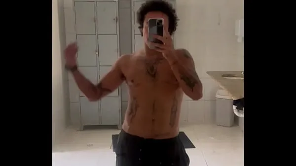 Gorące Horny ftm jerks off in gym toilet after working outwspaniałe filmy