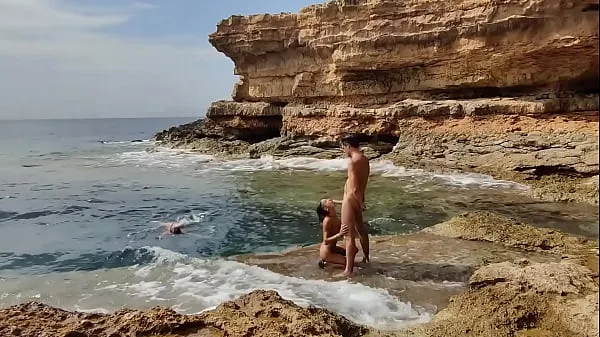 Film caldi I sub ci guardano scopare sulla spiaggia belli