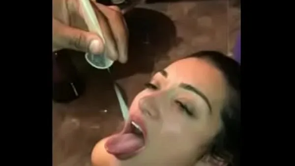 Hotte Married woman swallowing cum from a condom fine film