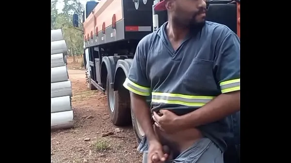 Hotte Worker Masturbating on Construction Site Hidden Behind the Company Truck fine filmer